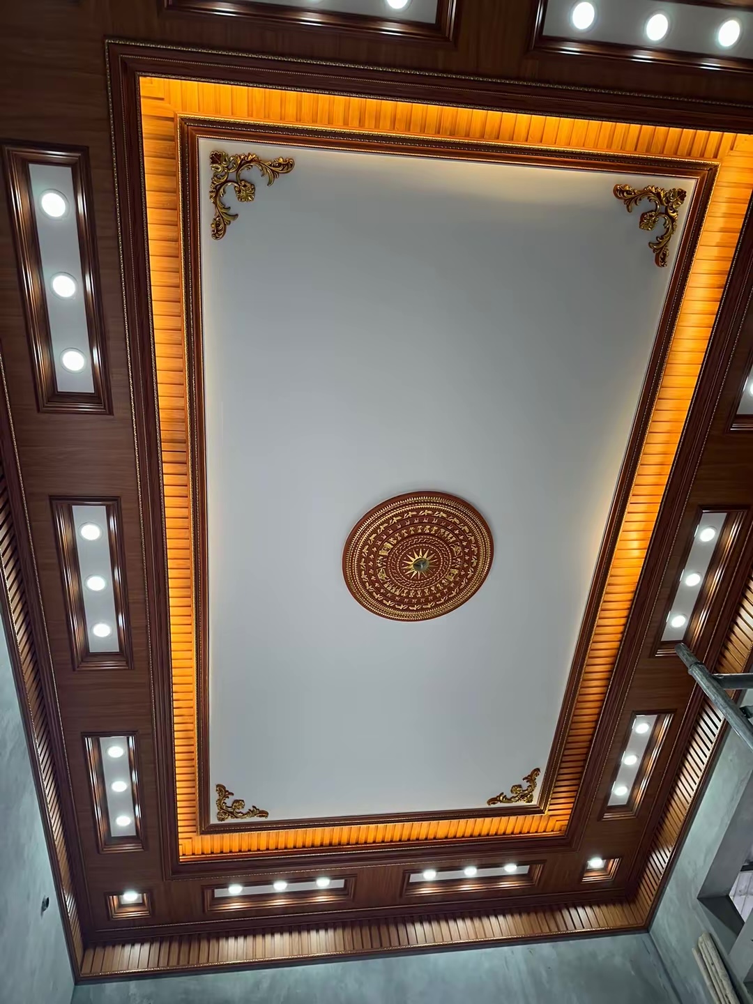 trần nhựa nano phào chỉ mâm trần hoa văn